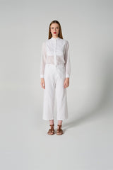 Calça feminina off-white 100% algodão com cintura alta e caimento reto