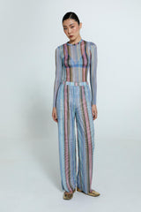 Calça feminina com listras coloridas em azul, rosa, amarelo e verde e caimento reto e fluido