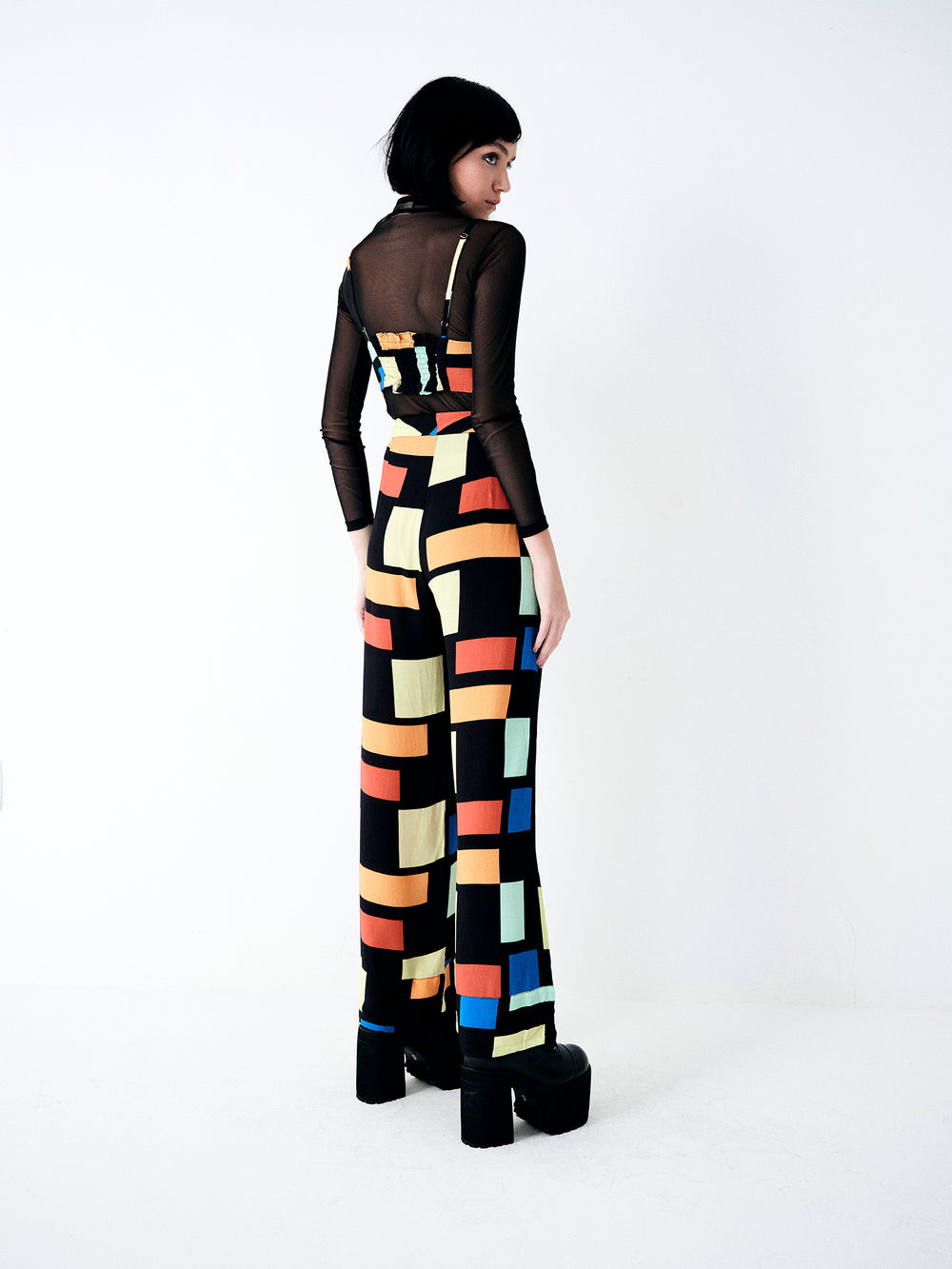 Top em crepe leve 100% viscose com estampa geométrica